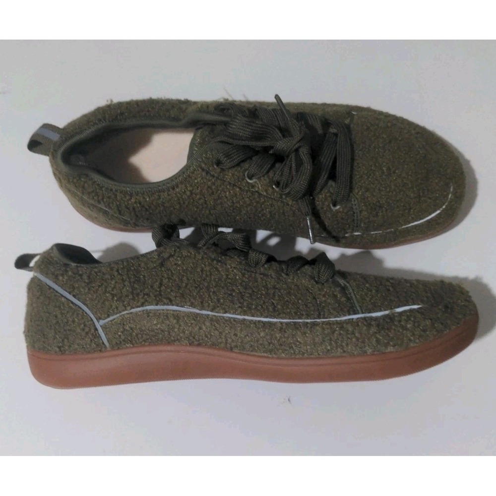 Men's Slip On Light Green Walking Shoes. Size 10 NWT